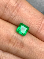 High-quality 1.26ct Natural Colombian Vivid Green Emerald