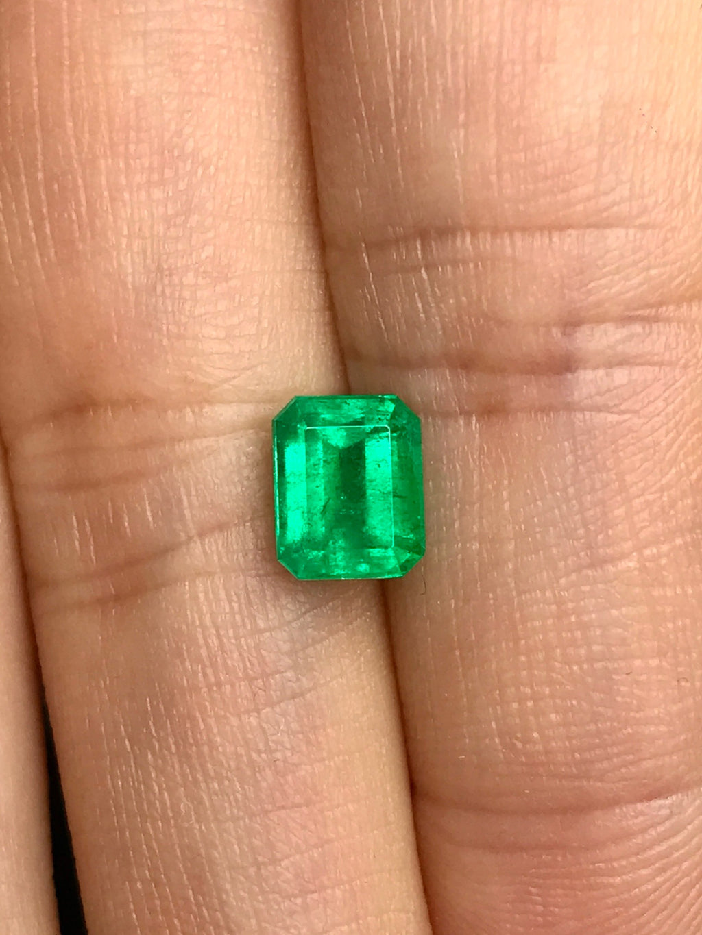 High-quality 1.53ct Natural Colombian Vivid Green Emerald