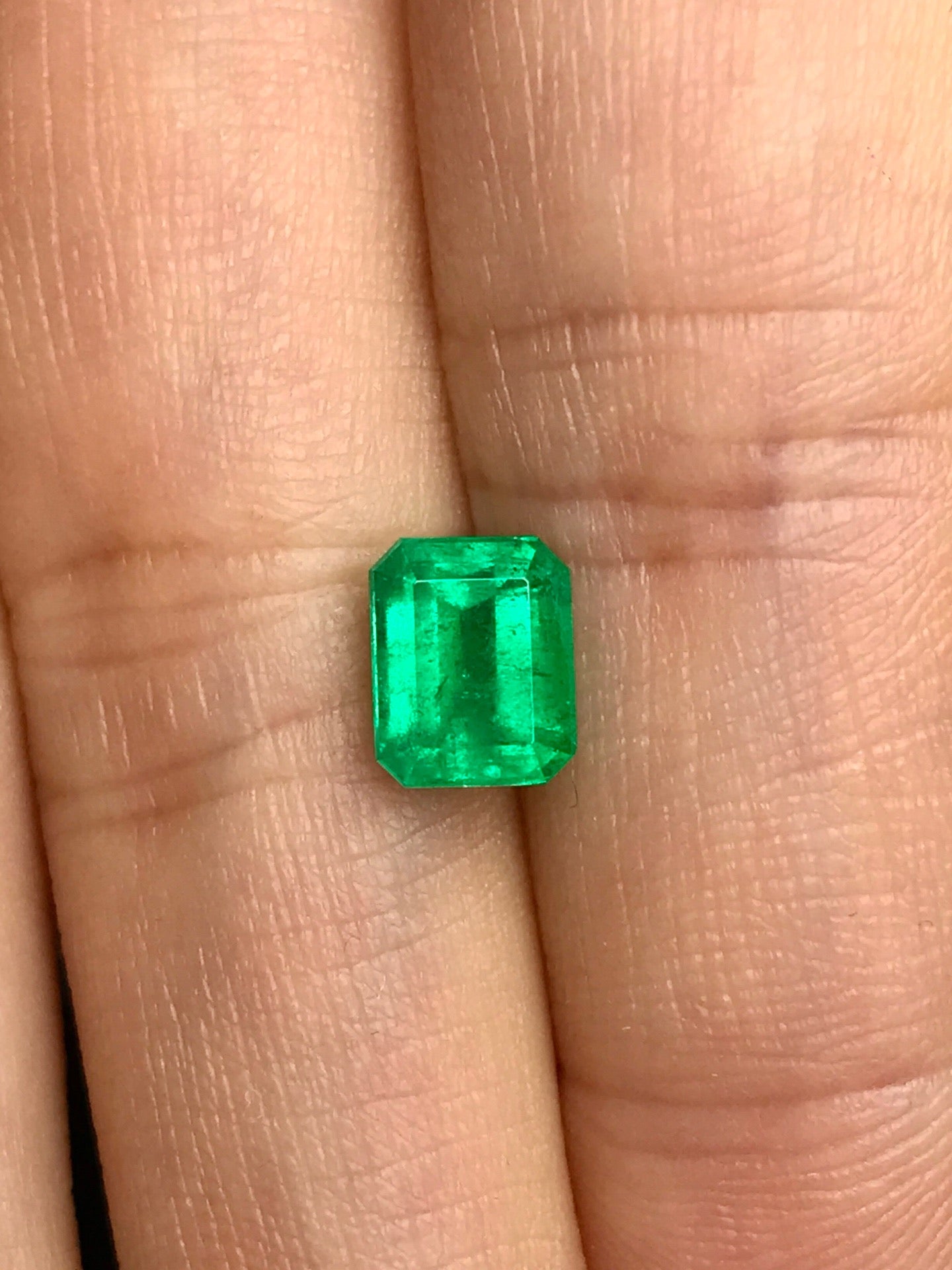 High-quality 1.53ct Natural Colombian Vivid Green Emerald
