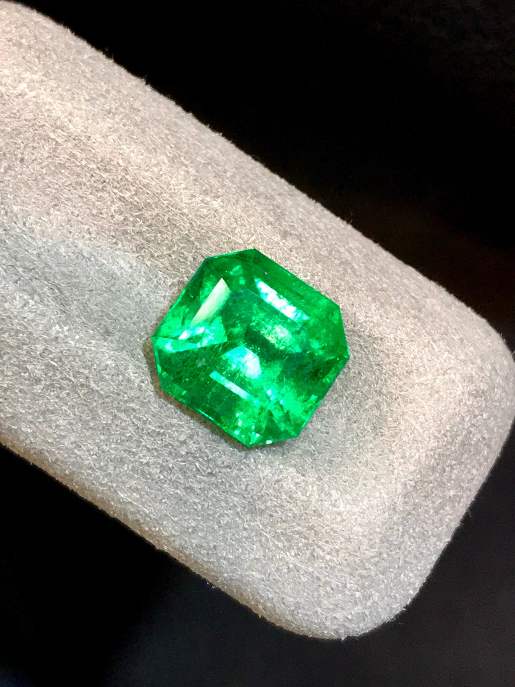 High-quality 3.79ct Natural Colombian Vivid Green Emerald