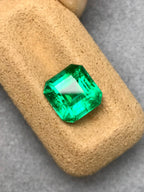 High-quality 4.654ct Natural Zambia Emerald