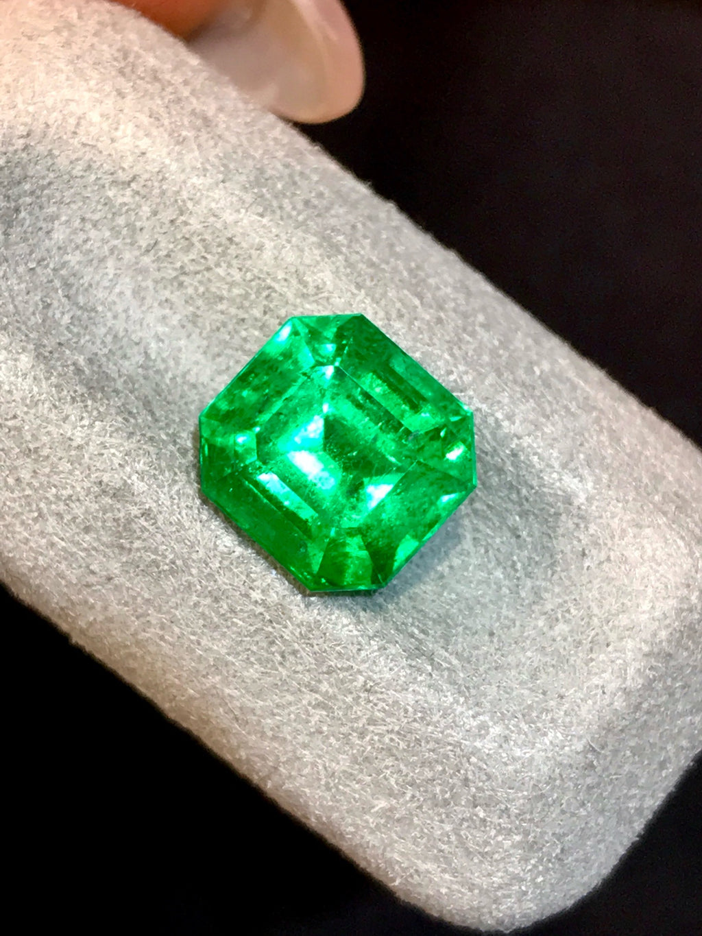 High-quality 3.79ct Natural Colombian Vivid Green Emerald