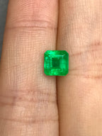 High-quality 1.26ct Natural Colombian Vivid Green Emerald