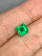 High-quality 1.26ct Natural Colombian Vivid Green Emerald