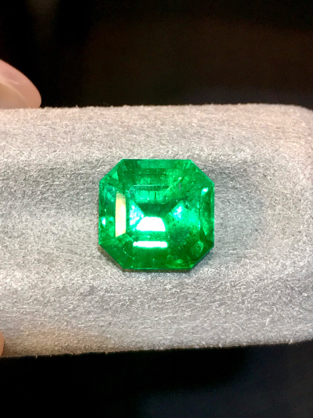High-quality 3.79ct Natural Colombian Vivid Green Emerald