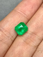 High-quality 2.10ct Natural Colombian Vivid Green Emerald