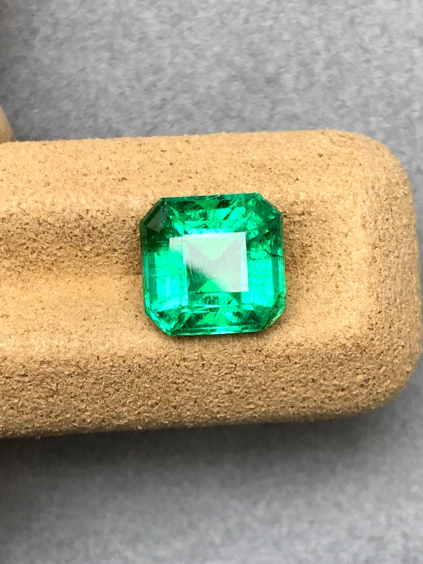 High-quality 4.654ct Natural Zambia Emerald