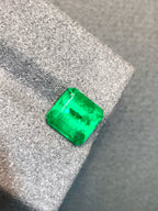 High-quality 2.22ct Natural Colombian Vivid Green Emerald