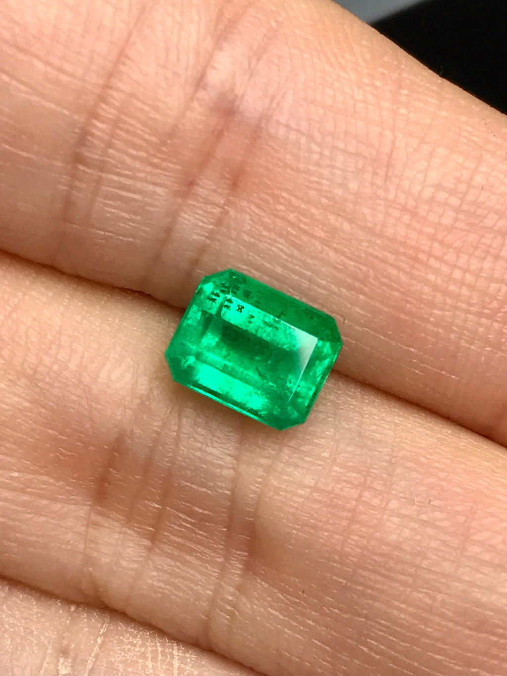 High-quality 1.53ct Natural Colombian Vivid Green Emerald