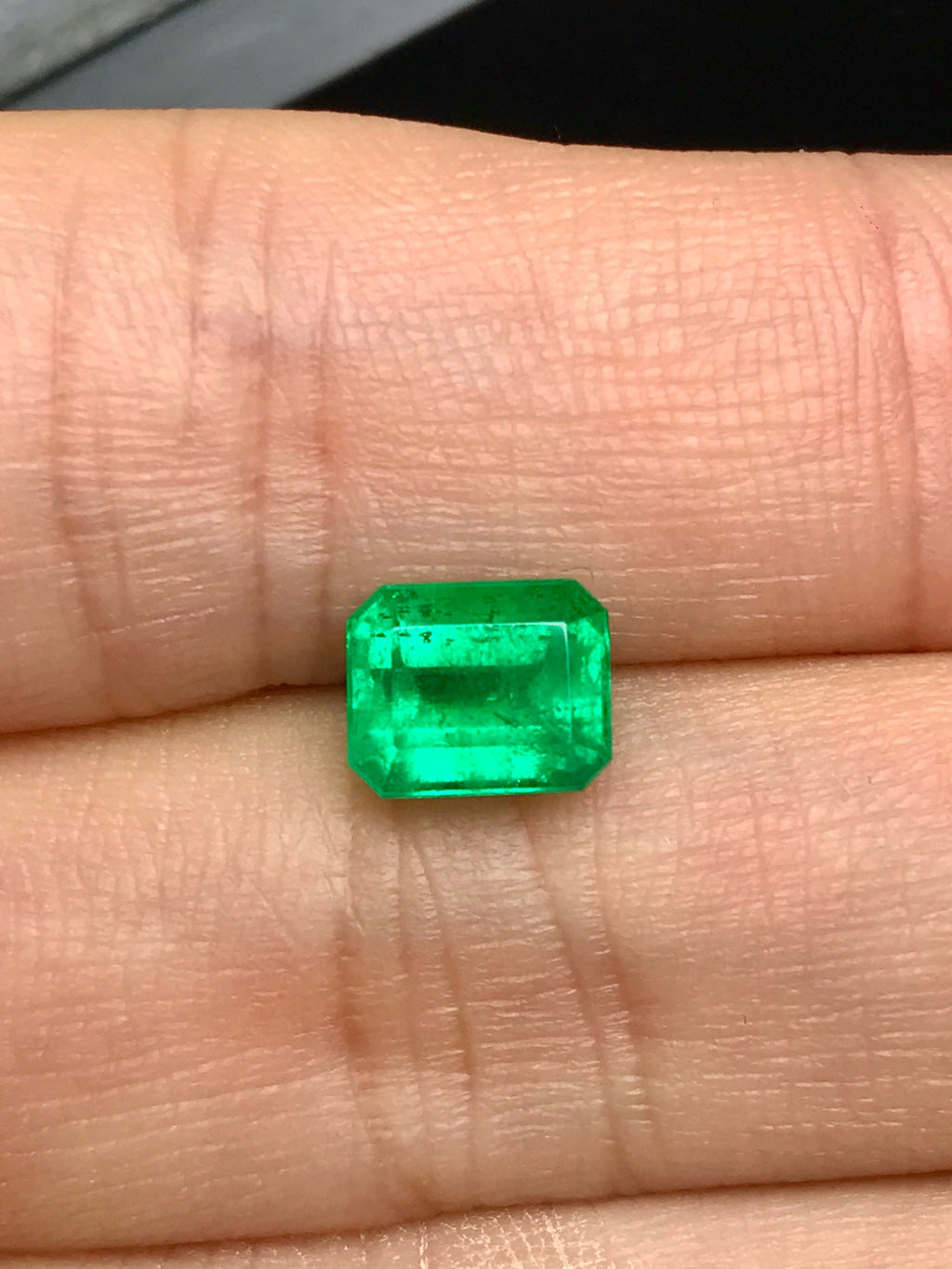 High-quality 1.53ct Natural Colombian Vivid Green Emerald