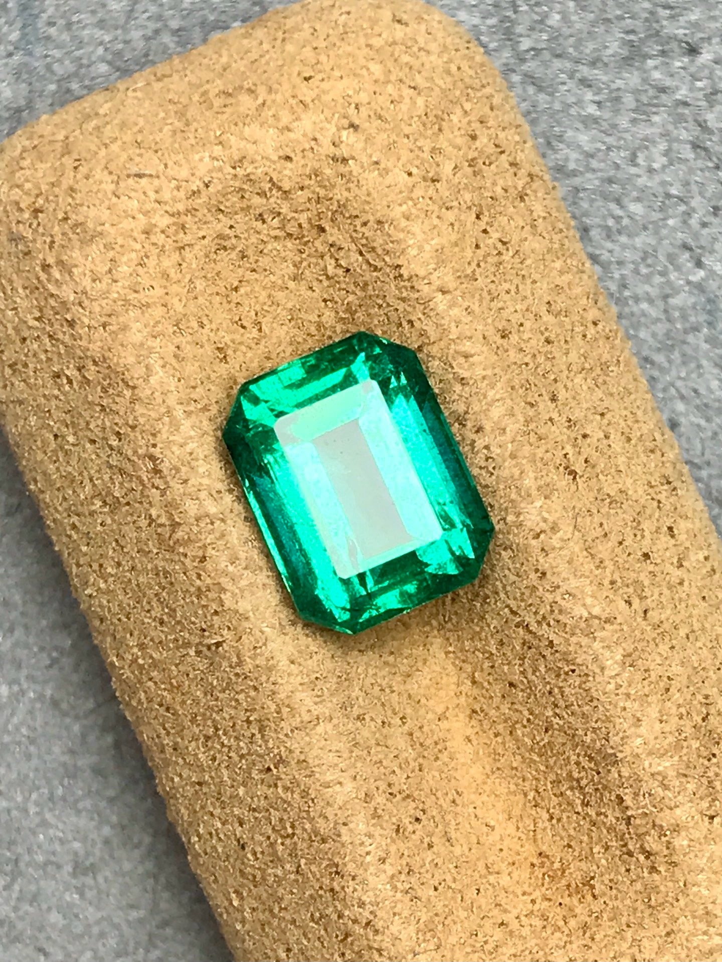 High-quality 2.77ct Natural Zambia Emerald