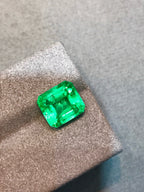 High-quality 3.83ct Natural Colombian Vivid Green Emerald