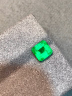 High-quality 1.26ct Natural Colombian Vivid Green Emerald