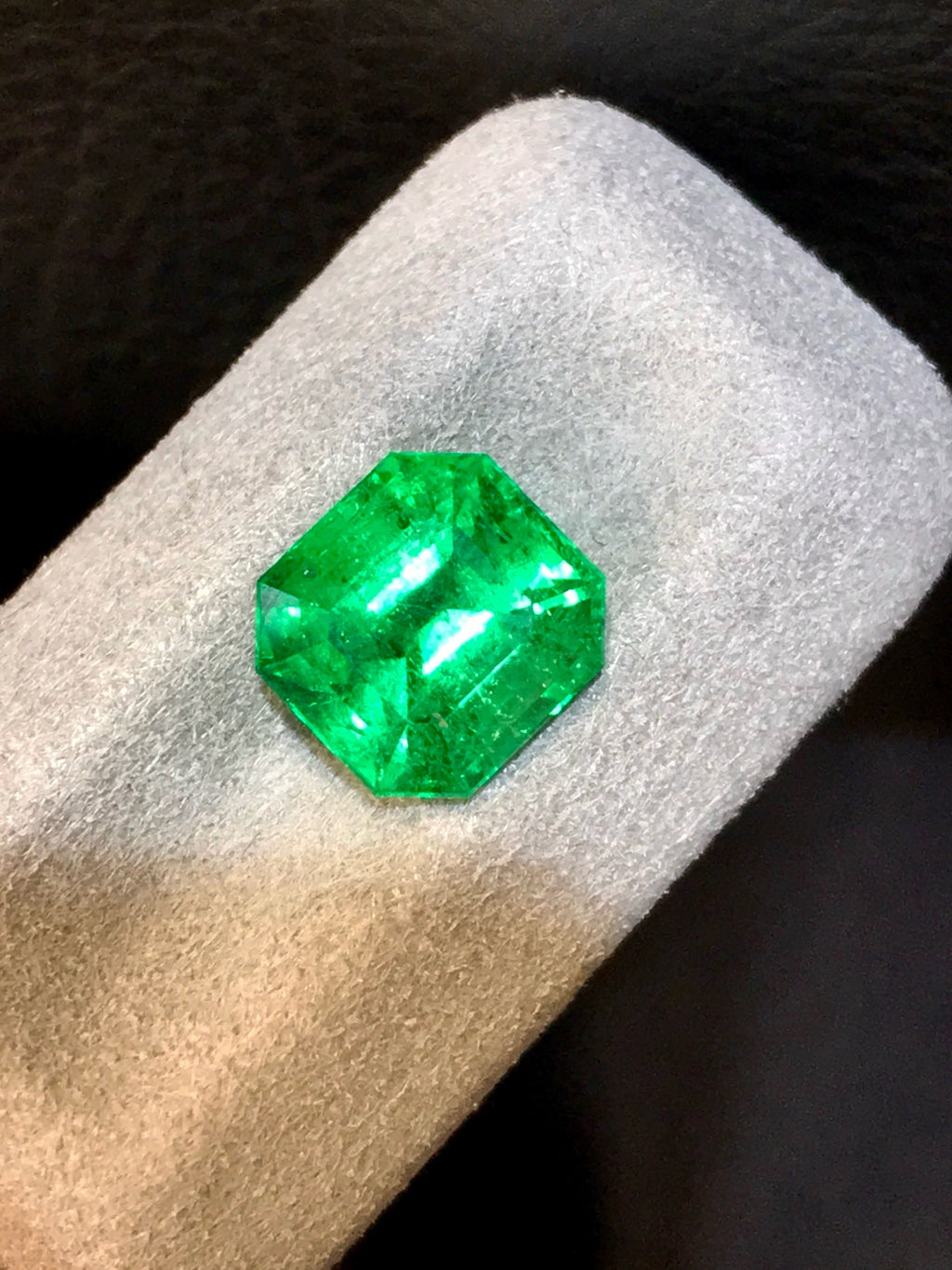 High-quality 3.79ct Natural Colombian Vivid Green Emerald