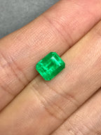 High-quality 1.75ct Natural Colombian Vivid Green Emerald