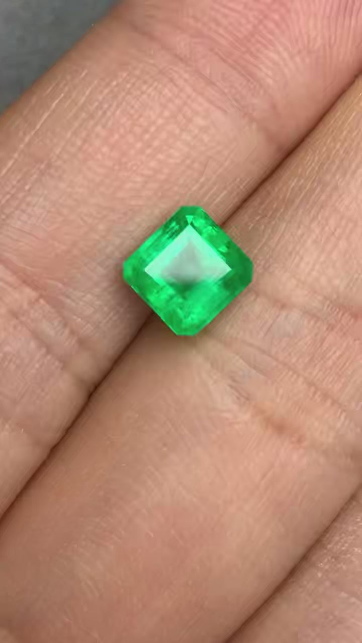 High-quality 1.26ct Natural Colombian Vivid Green Emerald