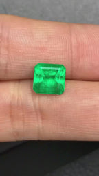 High-quality 2.22ct Natural Colombian Vivid Green Emerald