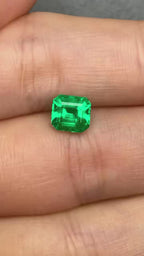 High-quality 0.97ct Natural Colombian Vivid Greem Emerald
