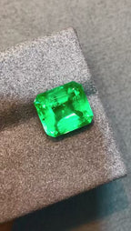 High-quality 3.83ct Natural Colombian Vivid Green Emerald