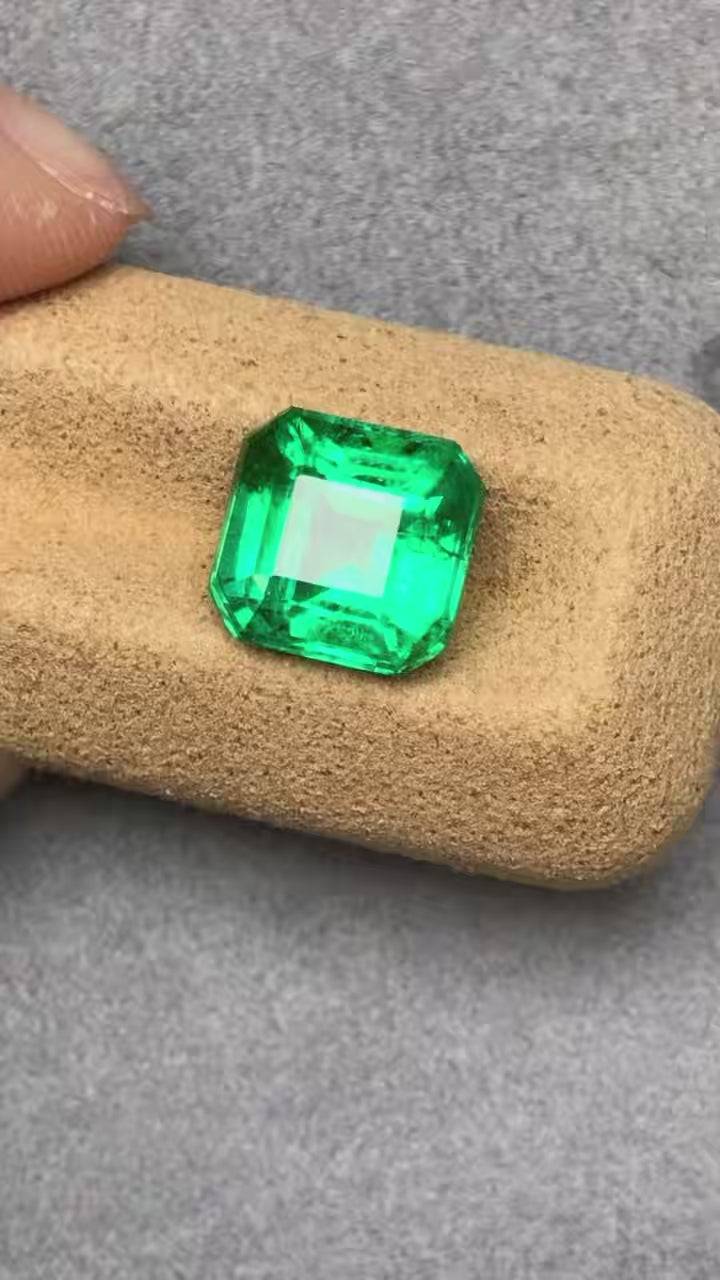 High-quality 4.654ct Natural Zambia Emerald