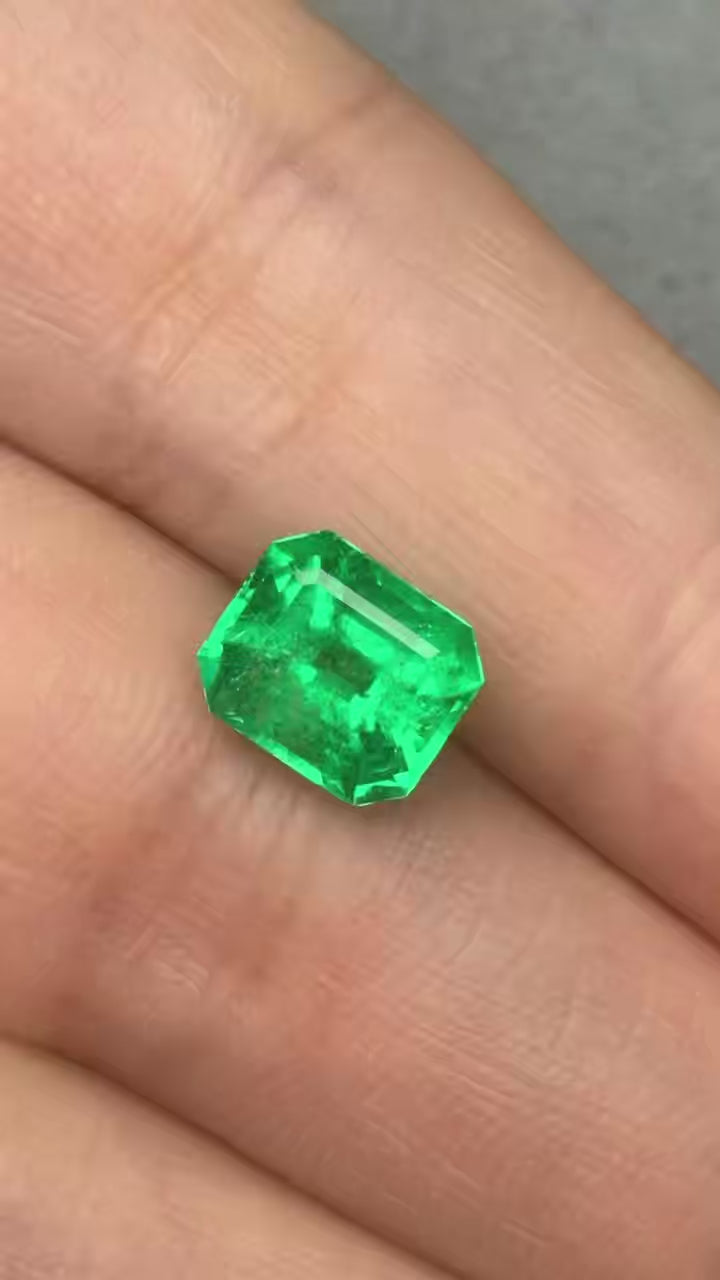 High-quality 1.87ct Natural Colombian Vivid Green Emerald